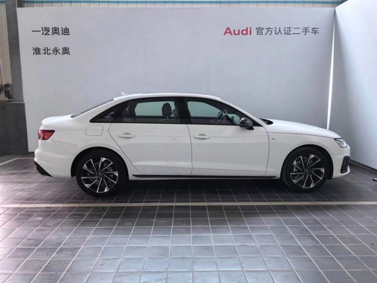 奥迪 2023款奥迪A4L40 TFSI 时尚动感型侧面