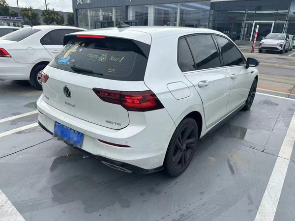 大众 2023款高尔夫280TSI DSG R-Line Lite正后