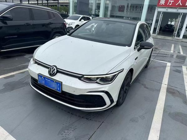 大众 2023款高尔夫280TSI DSG R-Line Lite发动机舱