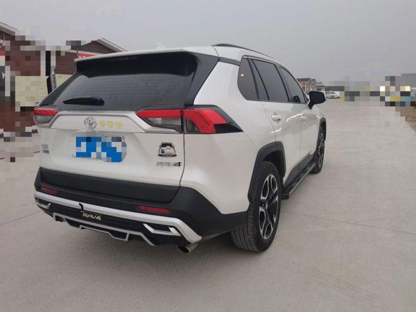 丰田 2022款RAV4荣放2.0L CVT两驱尊贵版正前