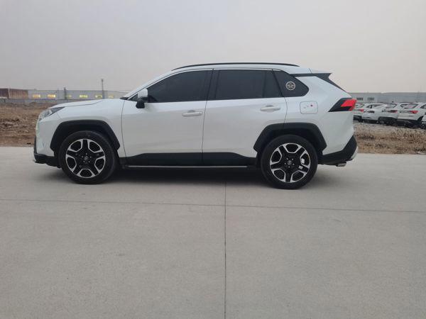 丰田 2022款RAV4荣放2.0L CVT两驱尊贵版发动机舱