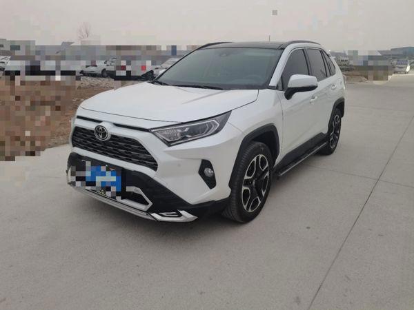 丰田 2022款RAV4荣放2.0L CVT两驱尊贵版左前45度图