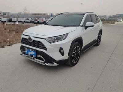 丰田 2022款RAV4荣放2.0L CVT两驱尊贵版左前45度图片