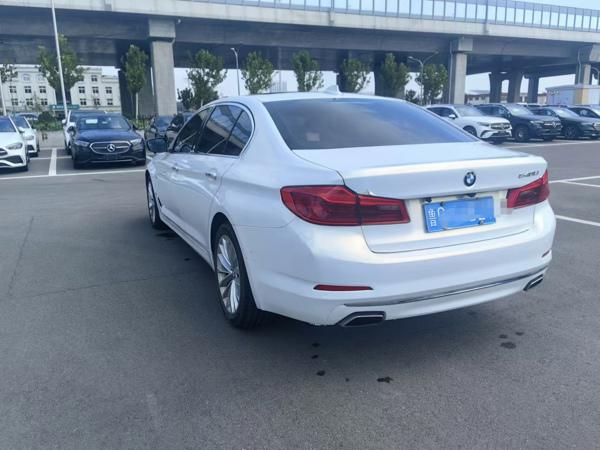 宝马 2018款宝马5系530Li 领先型 豪华套装后备箱