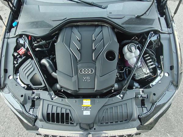 奥迪 2024款奥迪A8LA8L 50 TFSI quattro 臻选型发动机舱